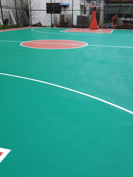 隆昌 球场长期使用易出现地面开裂